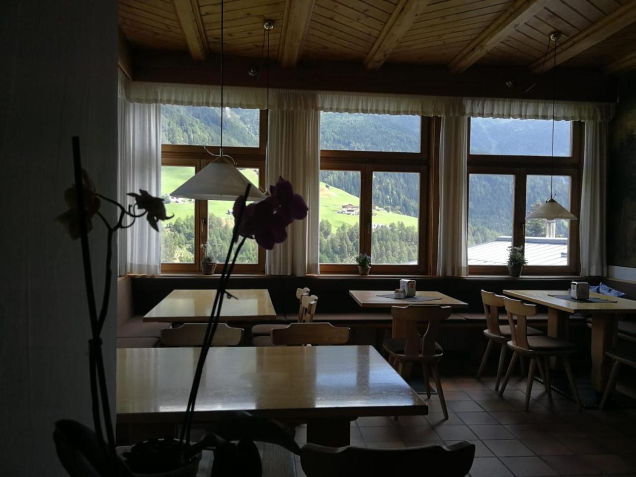 ホテルGasthaus Weisskugel マッレス・ヴェノスタ エクステリア 写真