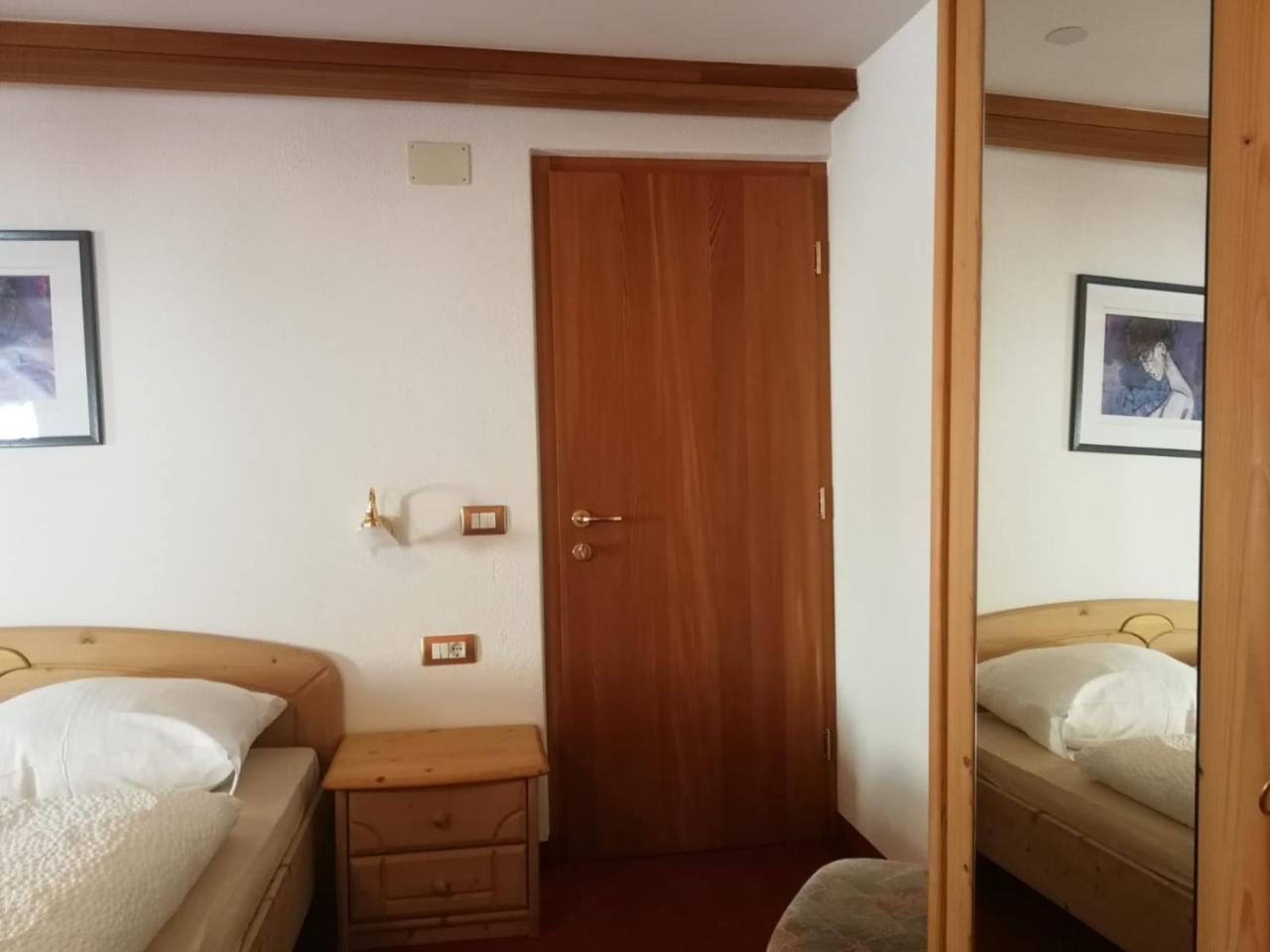 ホテルGasthaus Weisskugel マッレス・ヴェノスタ エクステリア 写真