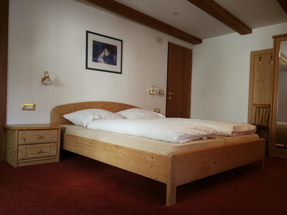 ホテルGasthaus Weisskugel マッレス・ヴェノスタ エクステリア 写真