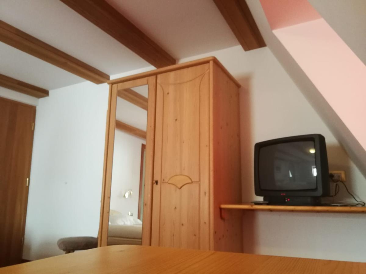 ホテルGasthaus Weisskugel マッレス・ヴェノスタ エクステリア 写真
