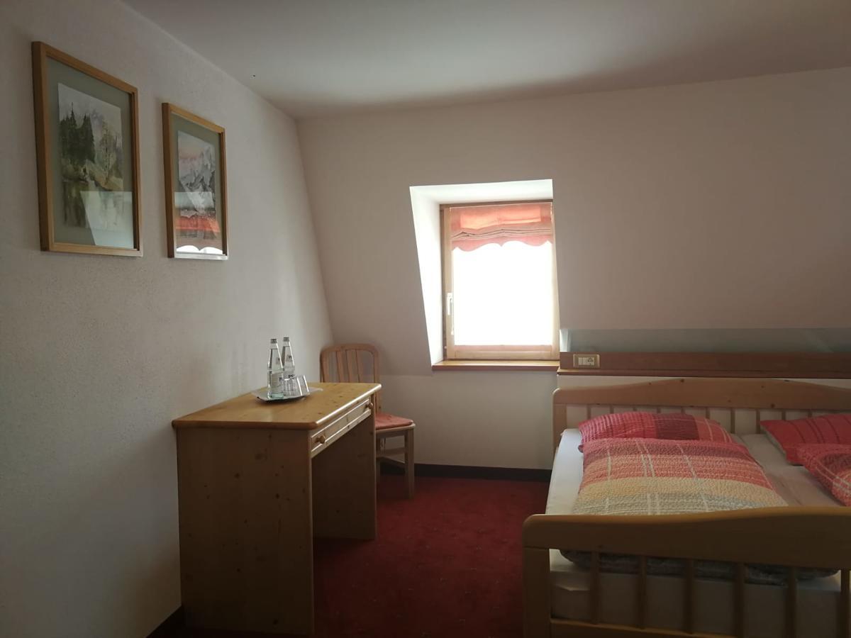 ホテルGasthaus Weisskugel マッレス・ヴェノスタ エクステリア 写真