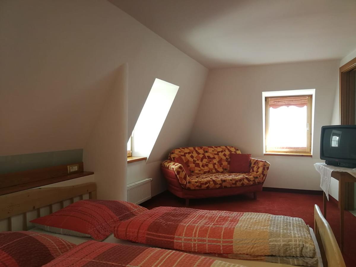 ホテルGasthaus Weisskugel マッレス・ヴェノスタ エクステリア 写真