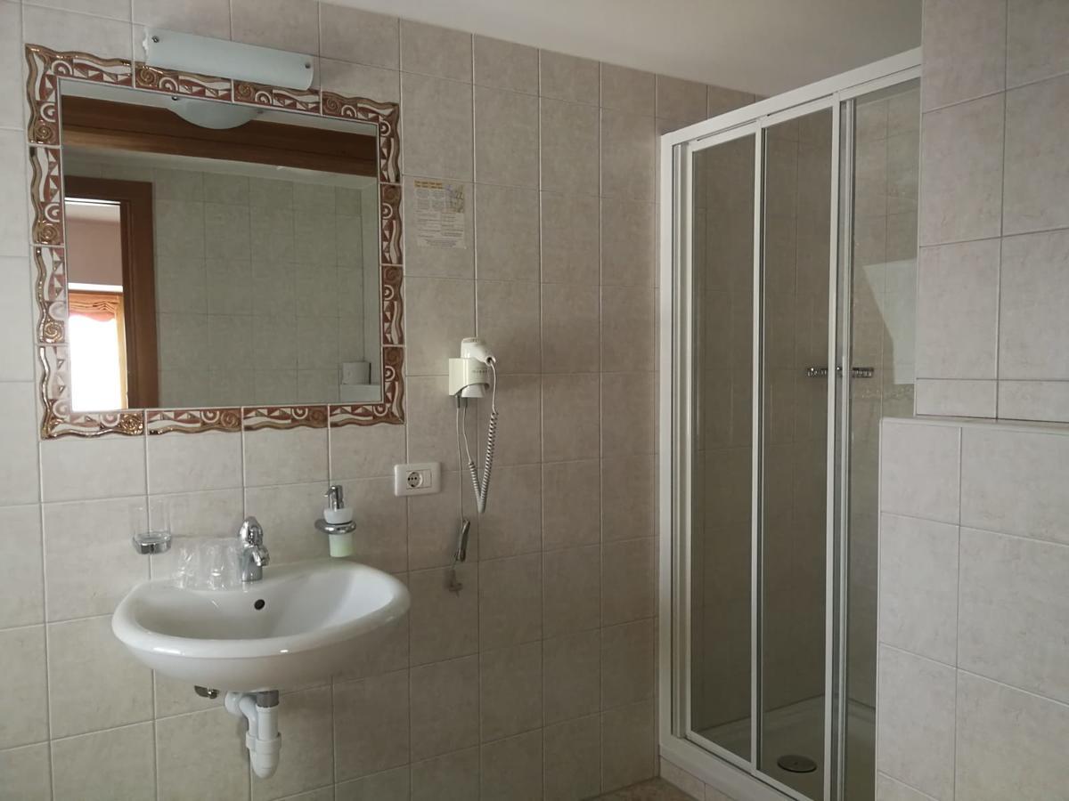 ホテルGasthaus Weisskugel マッレス・ヴェノスタ エクステリア 写真