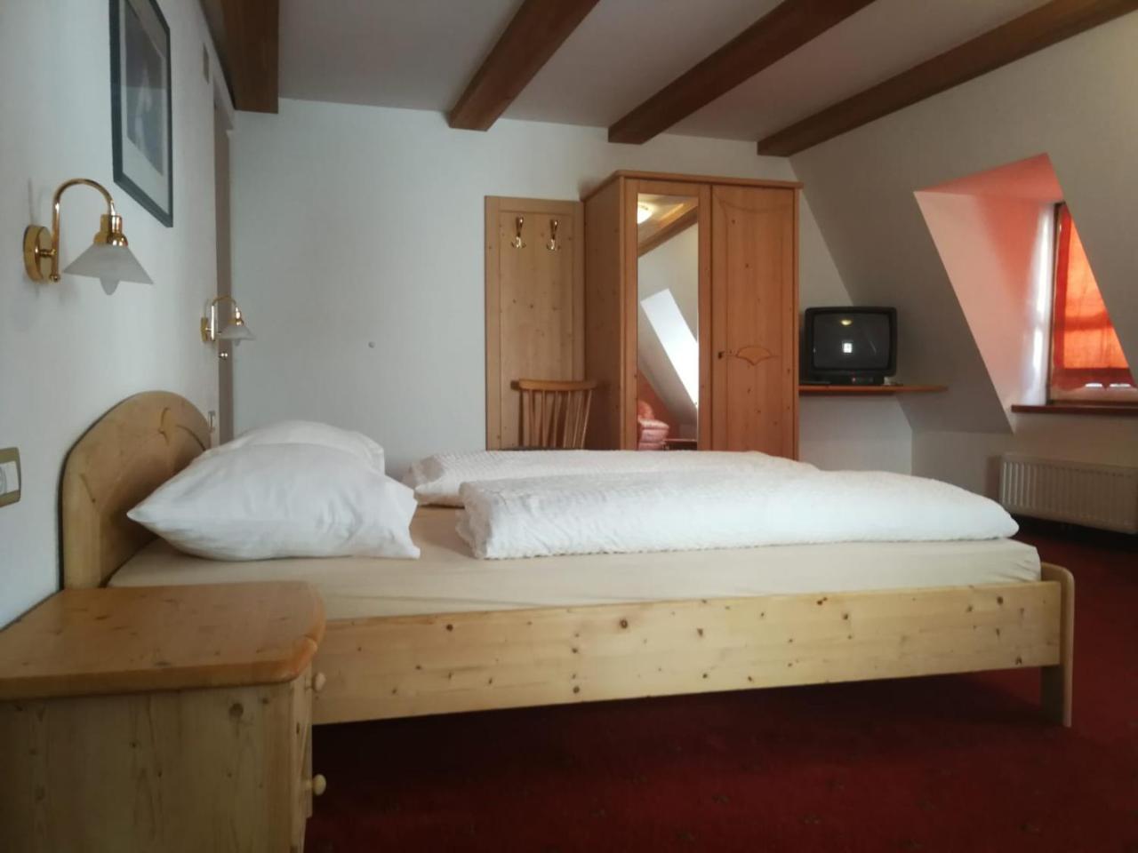 ホテルGasthaus Weisskugel マッレス・ヴェノスタ エクステリア 写真