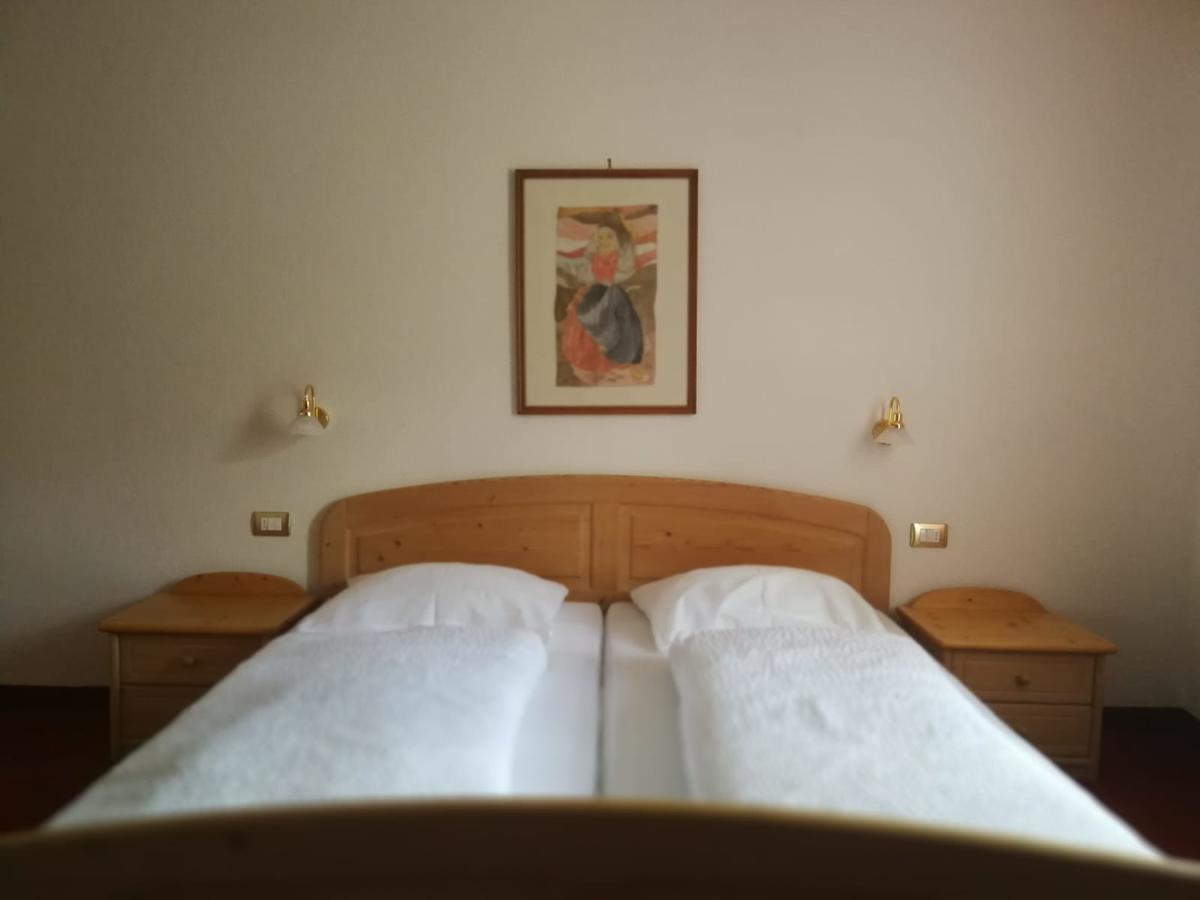 ホテルGasthaus Weisskugel マッレス・ヴェノスタ エクステリア 写真