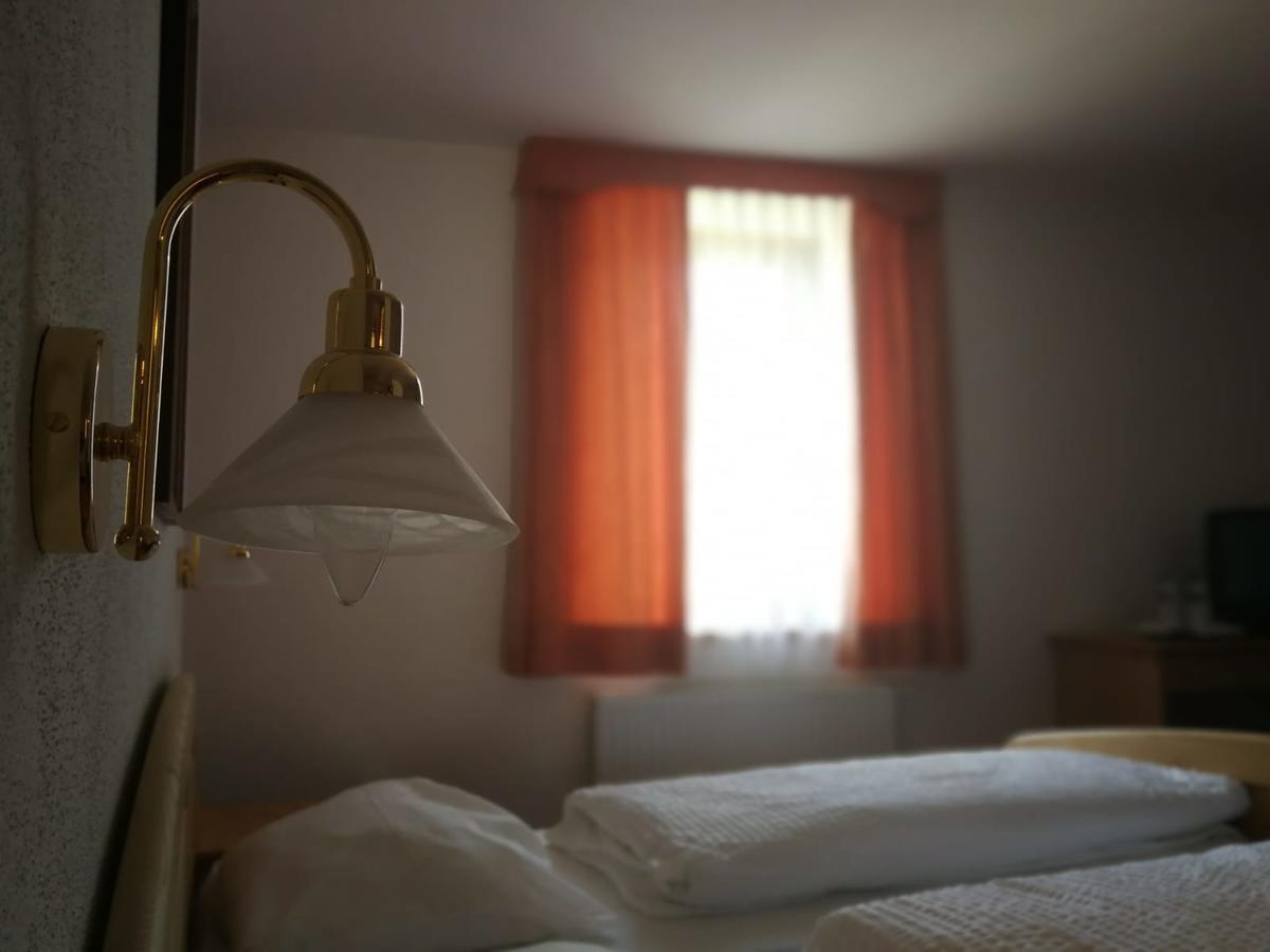 ホテルGasthaus Weisskugel マッレス・ヴェノスタ エクステリア 写真