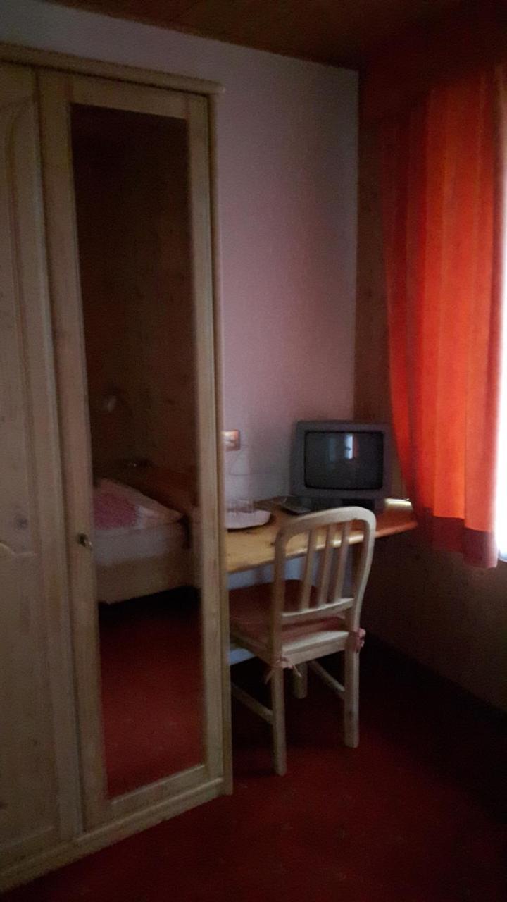ホテルGasthaus Weisskugel マッレス・ヴェノスタ エクステリア 写真
